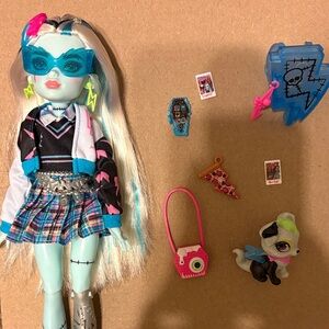 Frankie Stein Monster High Doll (accessories included)